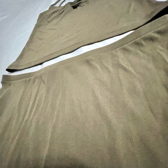 Juniors Banana Republic two piece tank/skirt - Picture 2 of 4